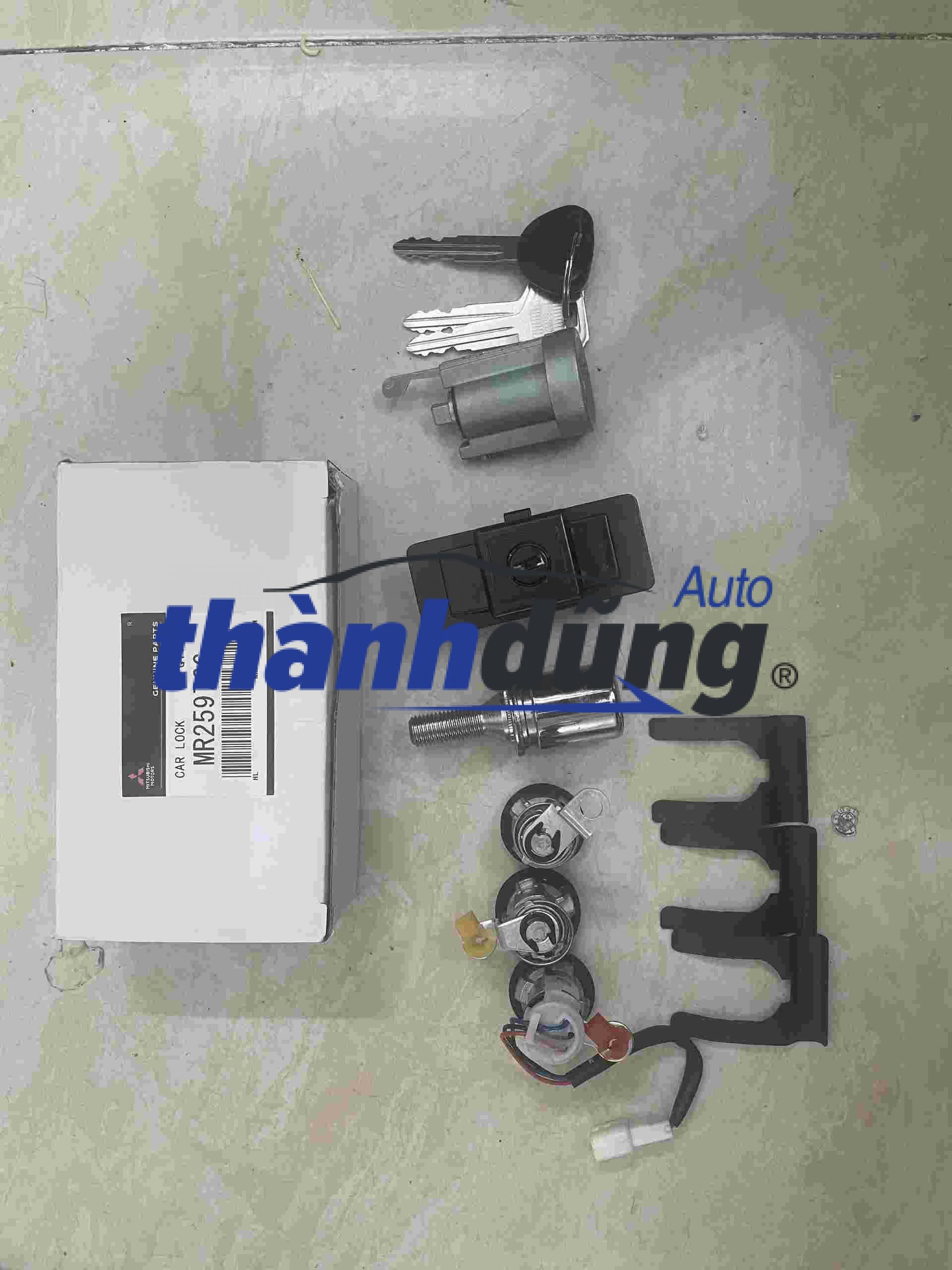 Cụm khóa đề MItsubishi Pajero