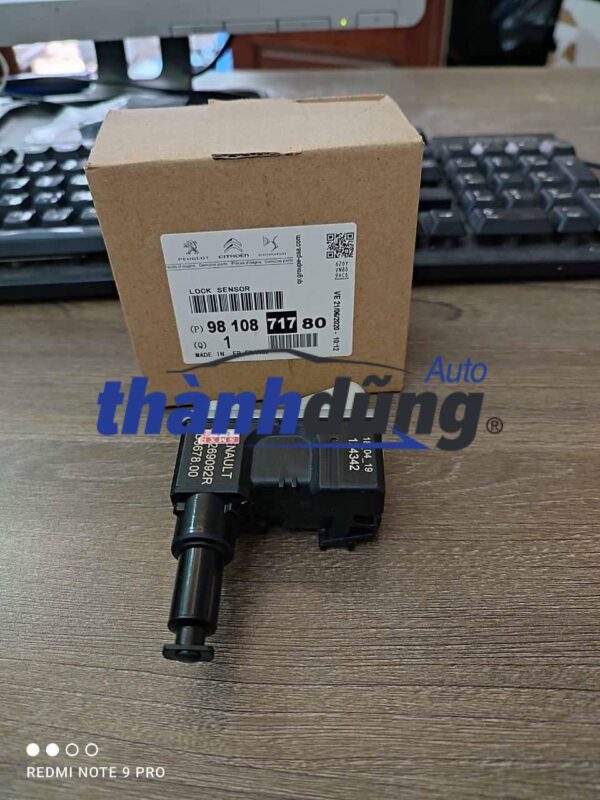 Khóa nắp bình xăng Peugeot 3008