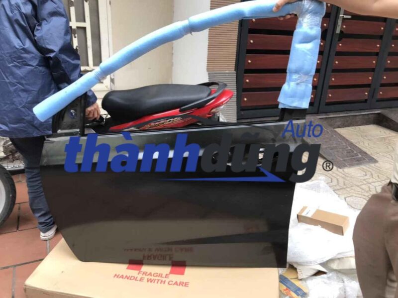 Cánh cửa Hyundai Grand i10