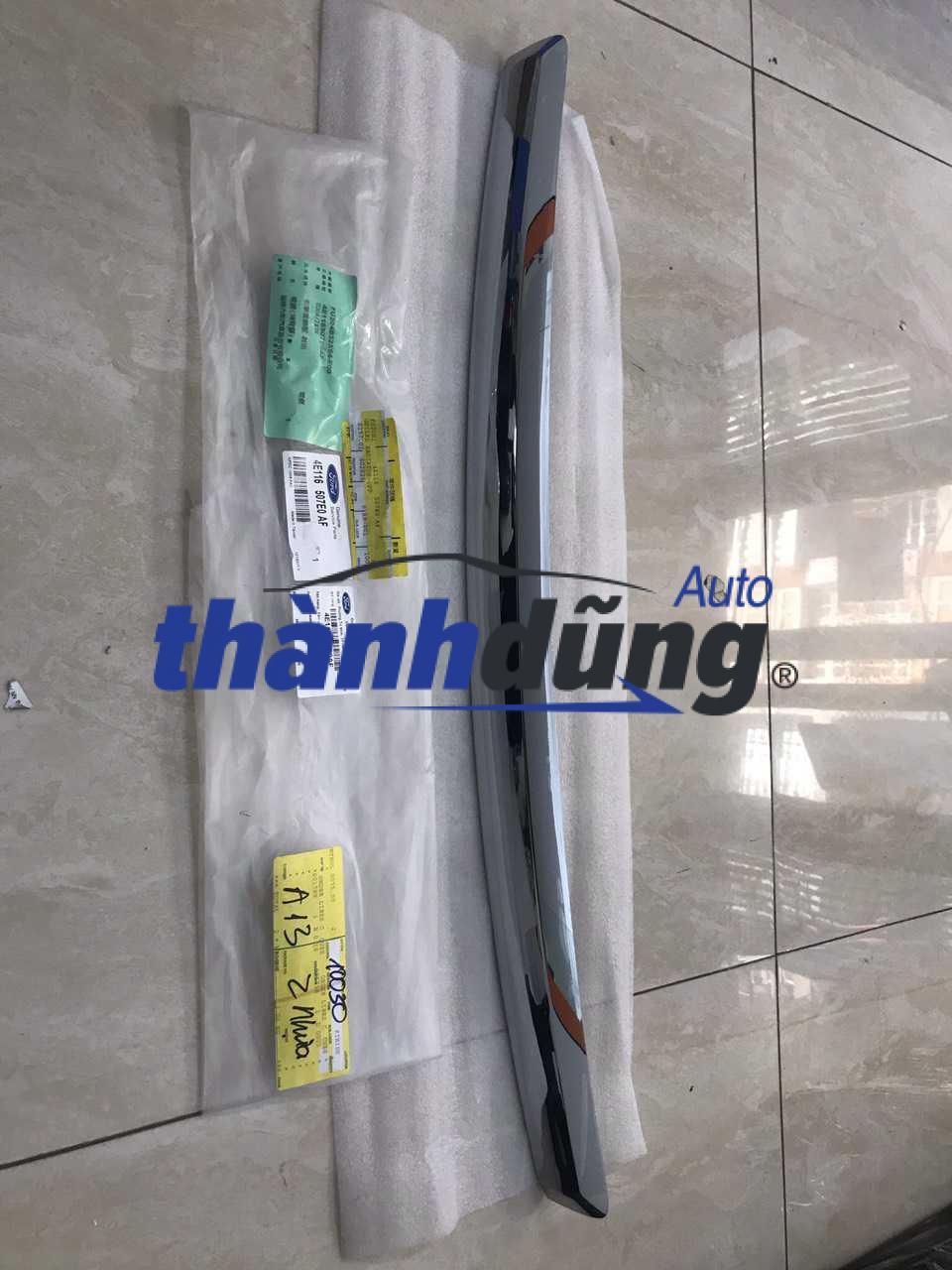 Nẹp nắp capo Ford Escape