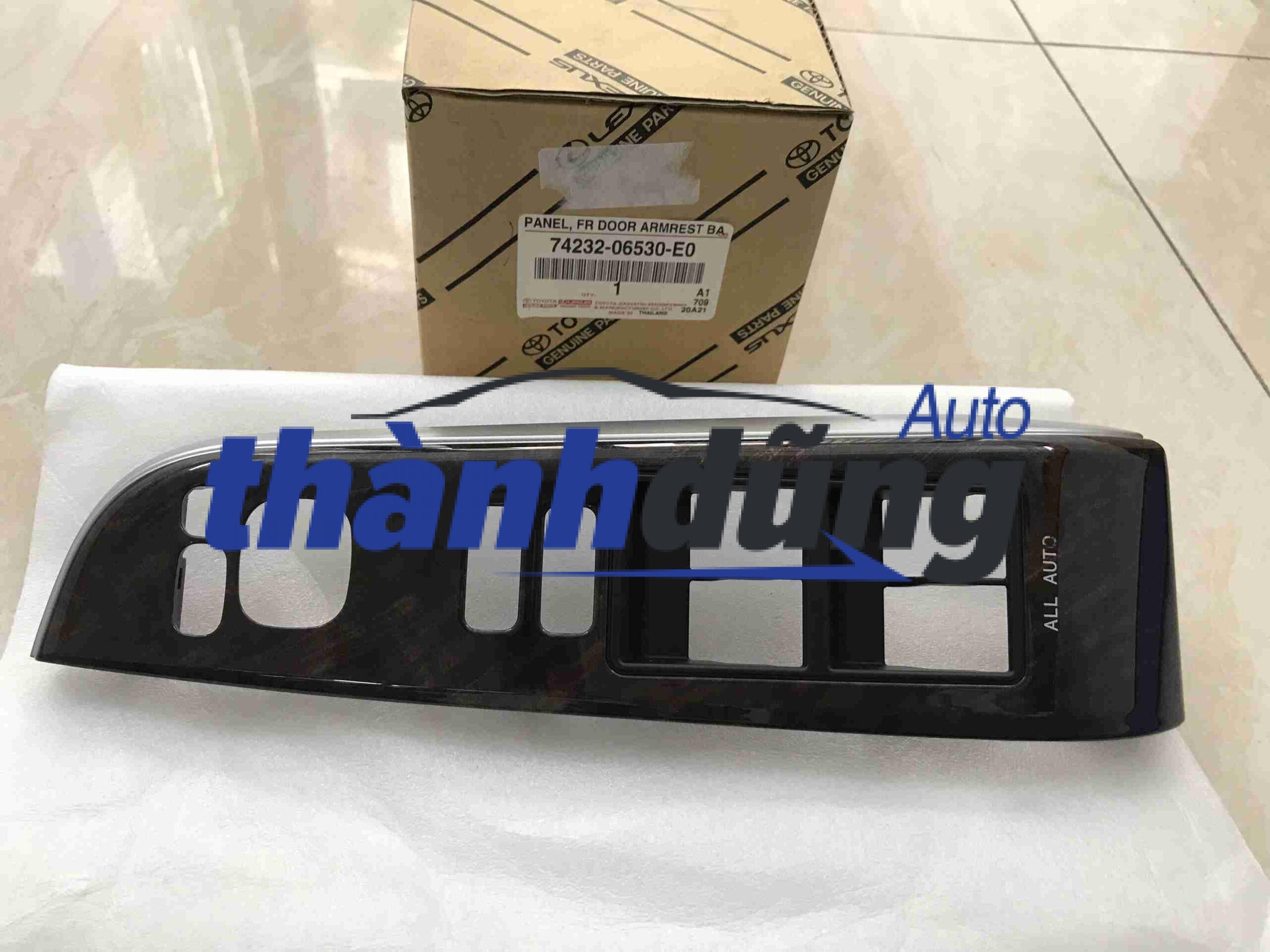 Ốp công tắc lên xuống kính tổng Toyota Camry