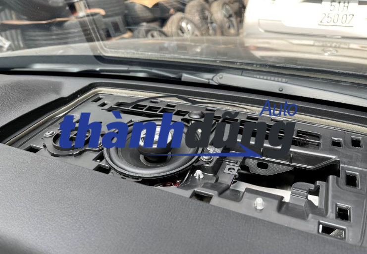 Loa trung tâm ô tô là gì?