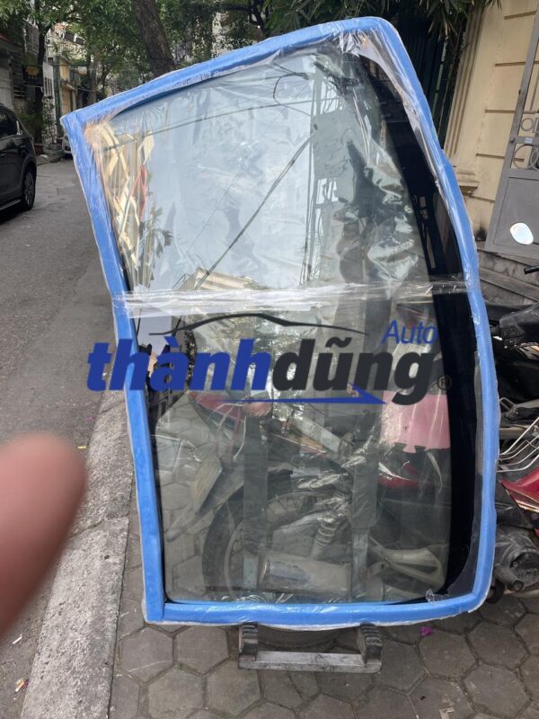 KÍNH CHẮN GIÓ TRƯỚC MERCEDES E500, E350