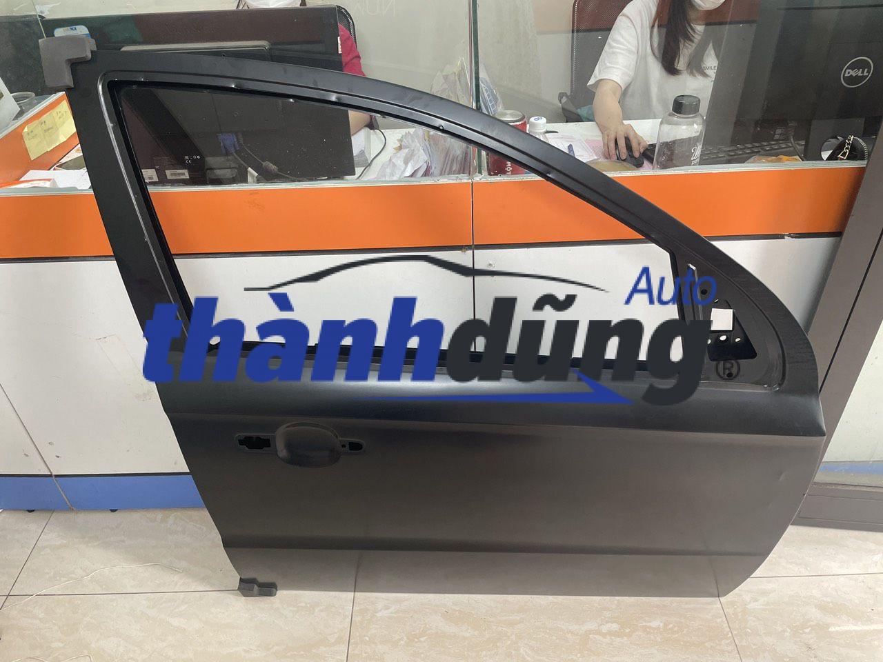 Cánh cửa trước phải Toyota Fortuner