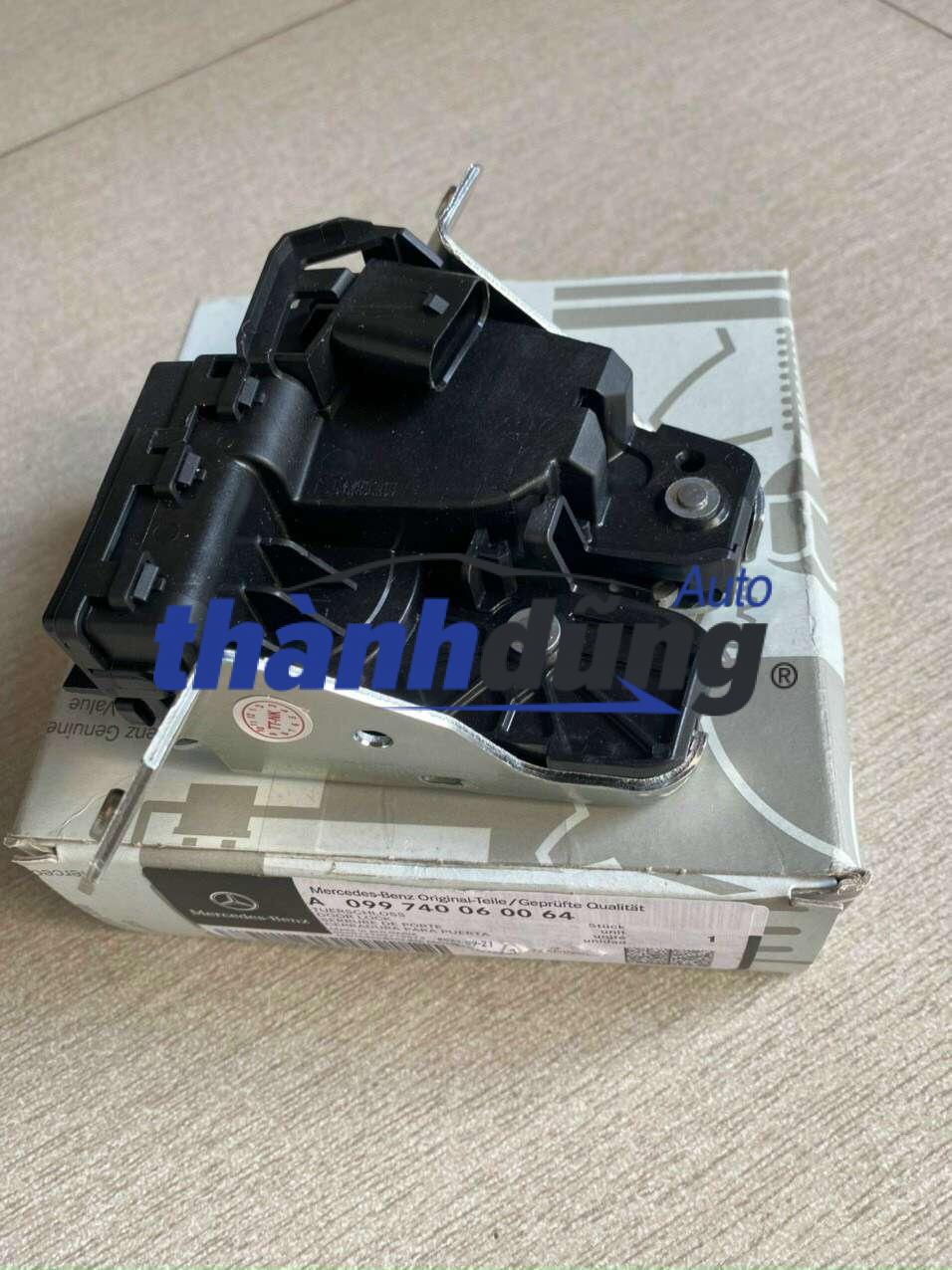 Cơ cấu ngậm khóa cửa Mercedes GLC350