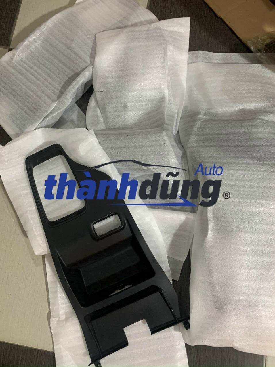 Ốp mặt yên ngựa Ford Ranger