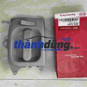 Tay mở cửa lùa trong Kia Carnival