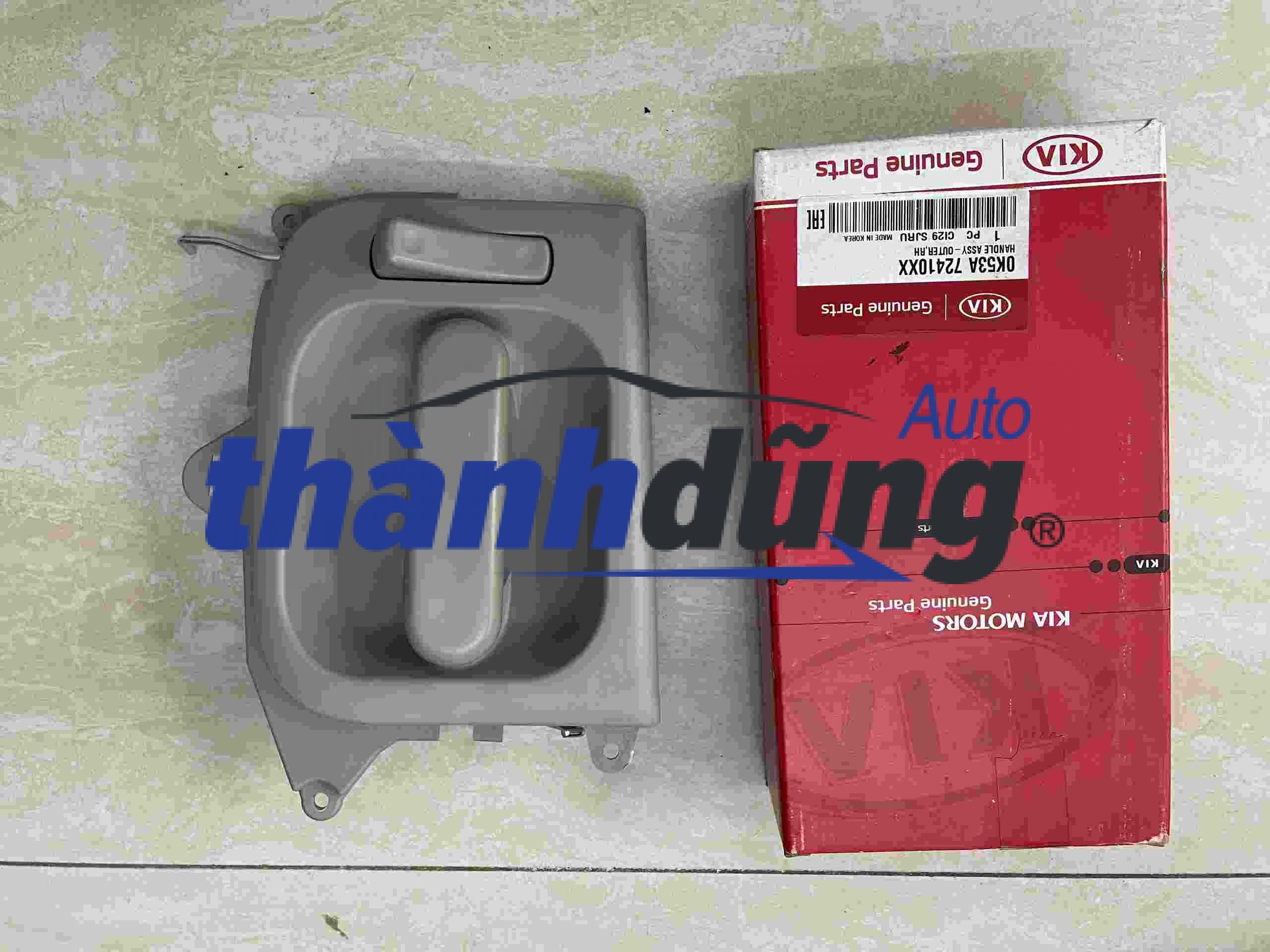 Tay mở cửa lùa trong Kia Carnival