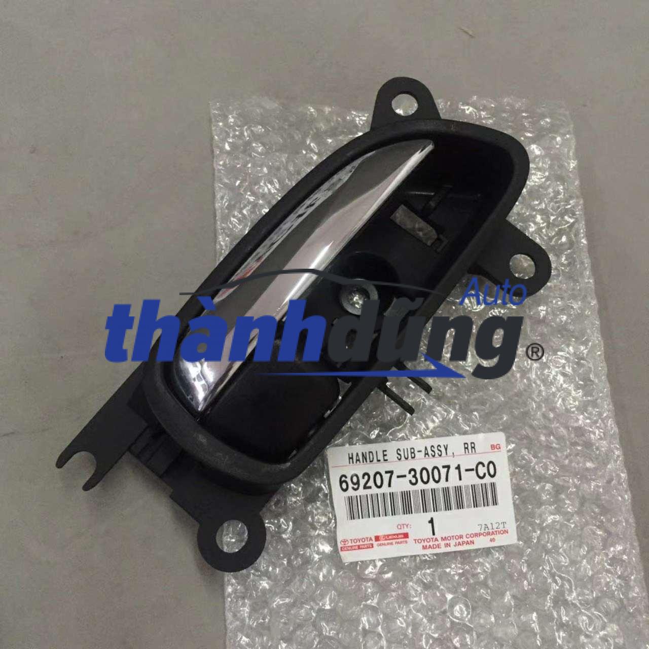 Tay mở cửa trong Lexus IS350C