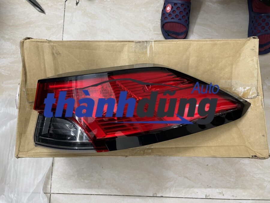 Đèn hậu ngoài Toyota Cross