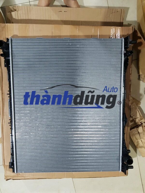 Két nước Range Rover Discovery