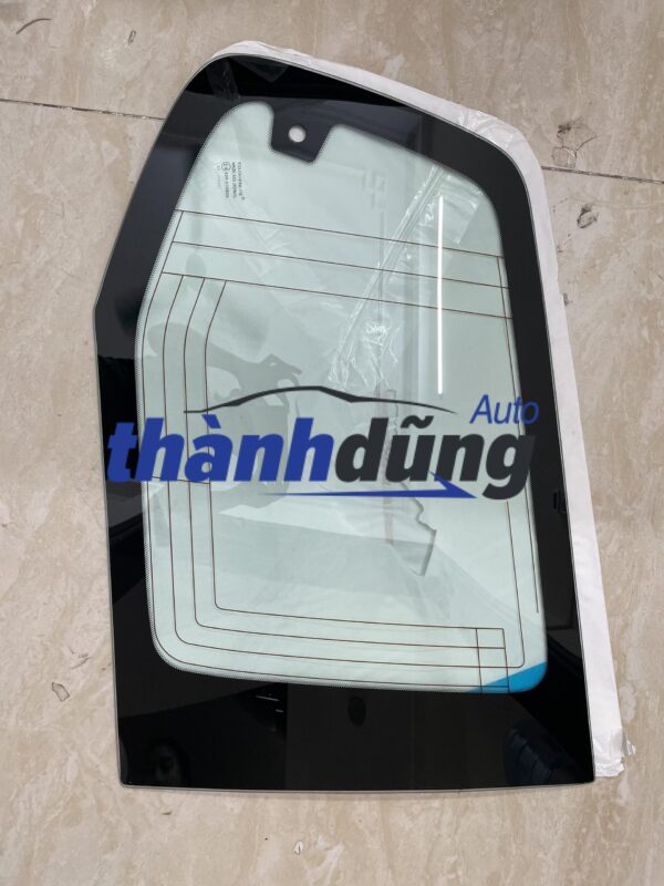Kính hông xe Toyota Land Cruiser
