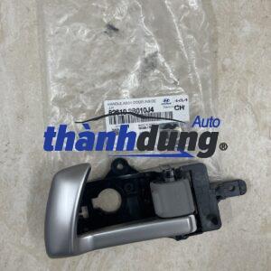 Tay mở cửa trong Hyundai Santafe