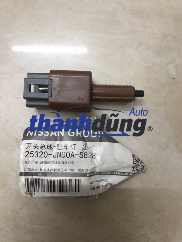 CÔNG TẮC ĐÈN PHANH NISSAN LIVINA