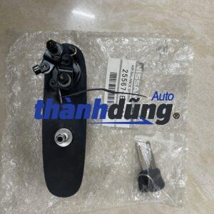 TAY NẮP KHÓA THÙNG SAU NISSAN NAVARA