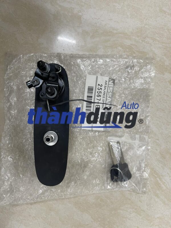 TAY NẮP KHÓA THÙNG SAU NISSAN NAVARA