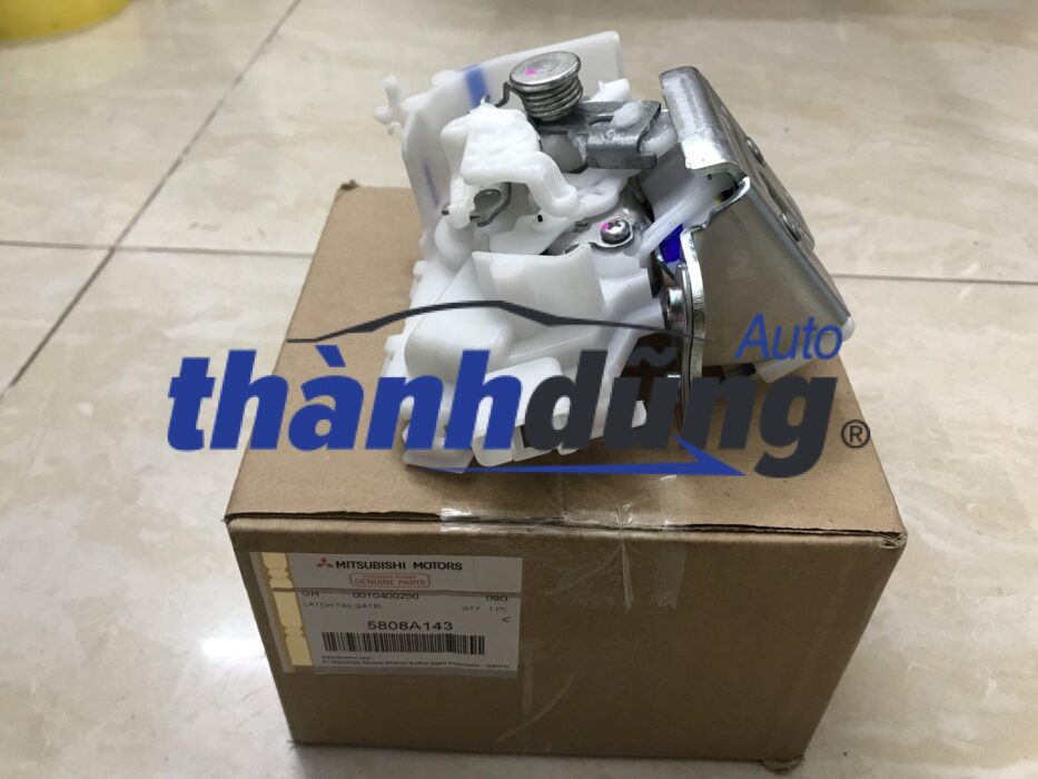 Ổ ngậm cốp hậu Mitsubishi Jolie