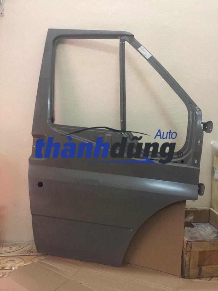 Cánh cửa trước Ford Transit