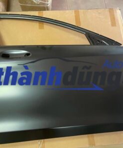 Cánh cửa trước Mercedes C63 AMG