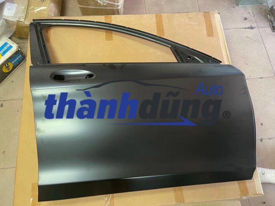 Cánh cửa trước Mercedes C63 AMG