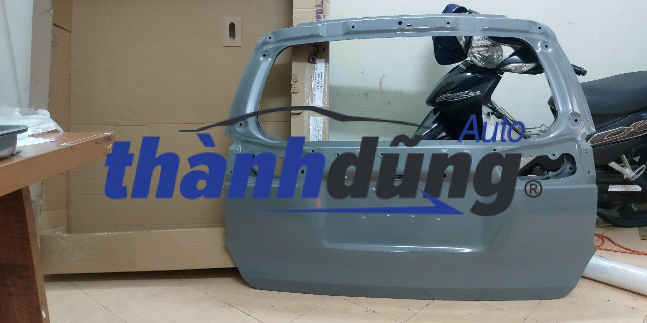Cánh cửa hậu Toyota Innova 2015