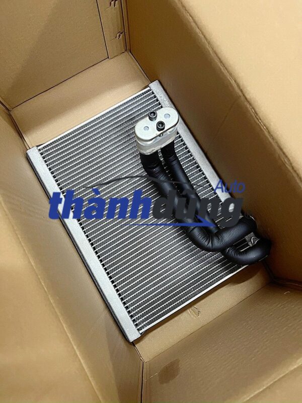 Két giàn lạnh Hyundai Trago Xcient