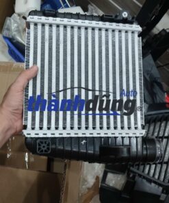 Két làm mát khí nạp Peugeot 408