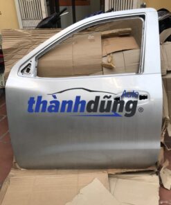 Cánh cửa trước Nissan Navara