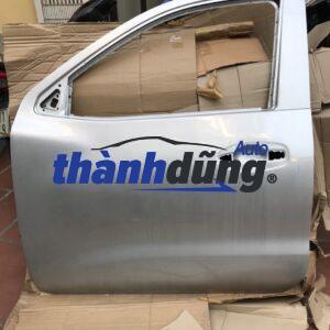 Cánh cửa trước Nissan Navara