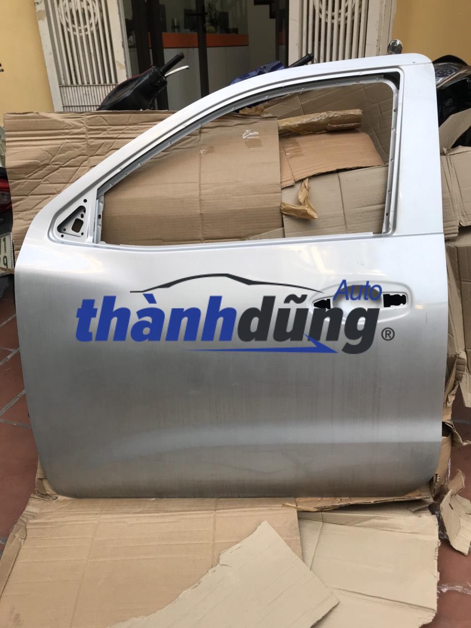 Cánh cửa trước Nissan Navara