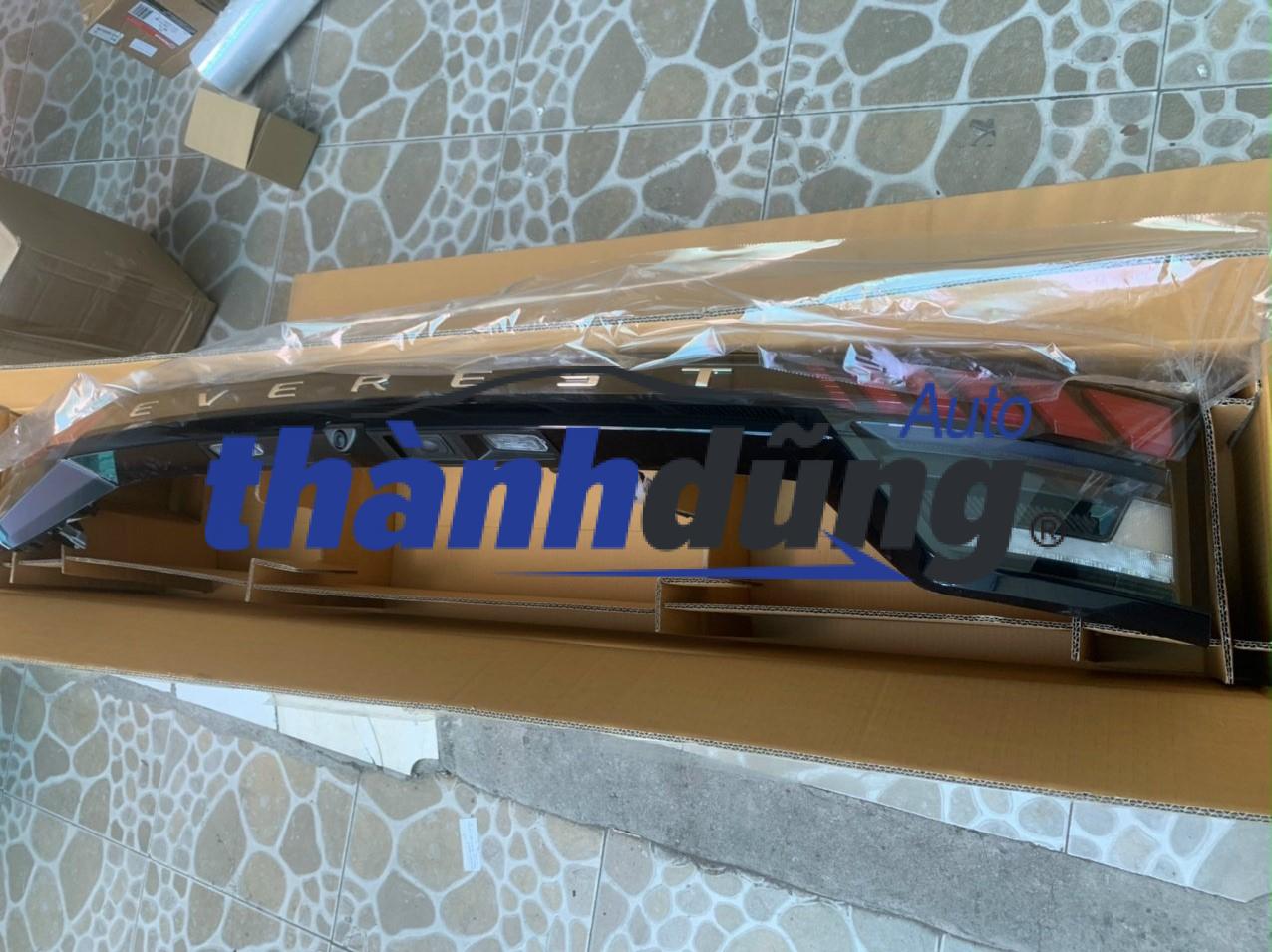 Bộ đèn cốp hậu Ford Everest