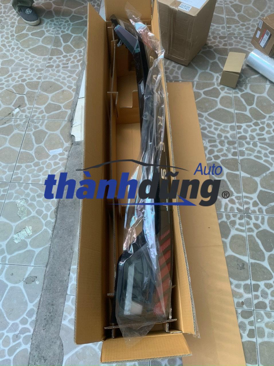 Bộ đèn cốp hậu Ford Everest