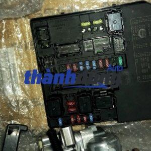 Hộp cầu chì Nissan Navara