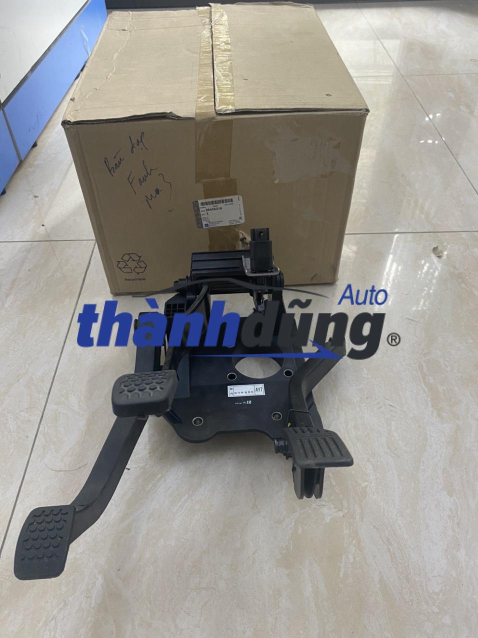 Chân côn phanh ga chevrolet spark