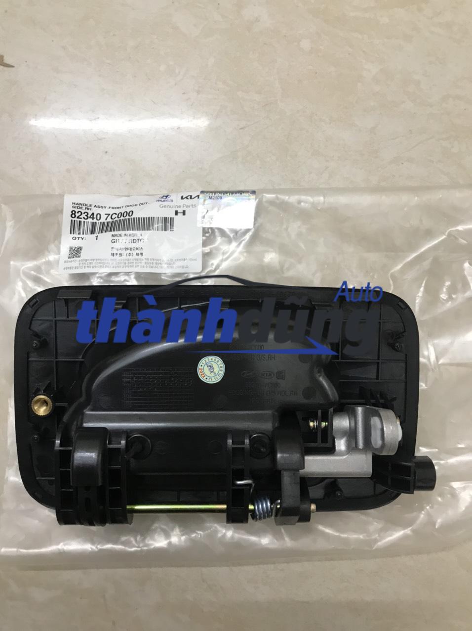 Tay mở cửa ngoài hyundai hd370