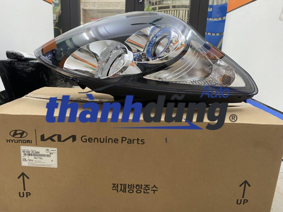 Đèn pha bên lái hyundai i30 2011