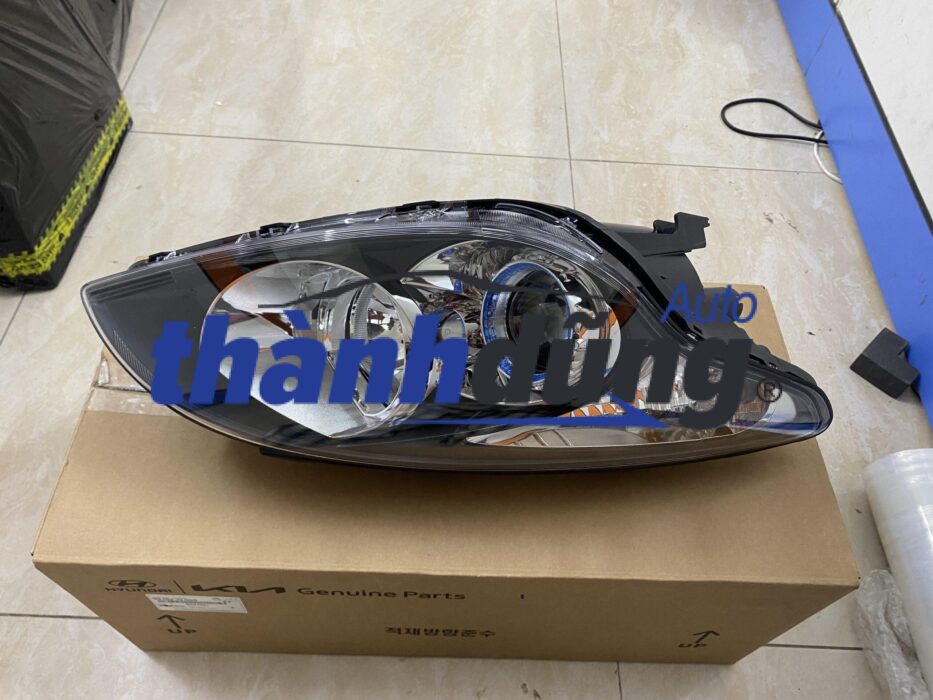 Đèn pha bên lái hyundai i30 2011