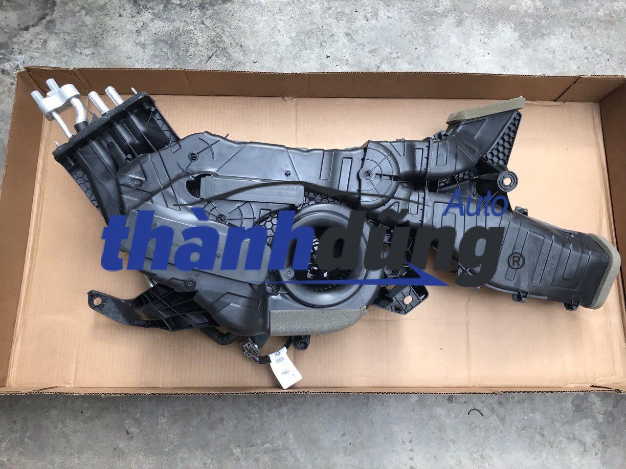 Hộp điều hòa sau ford explorer