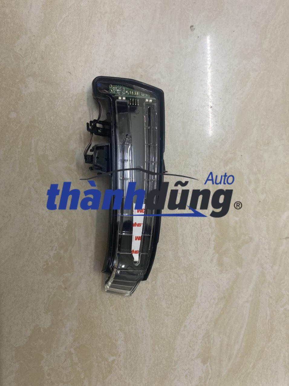 Đèn xi nhan gương mercedes e350