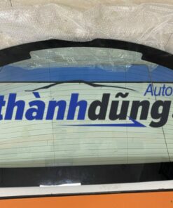 Kính chắn gió sau mercedes s63 amg