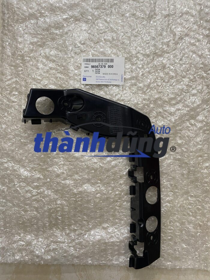 Bát cài cản trước chevrolet colorado