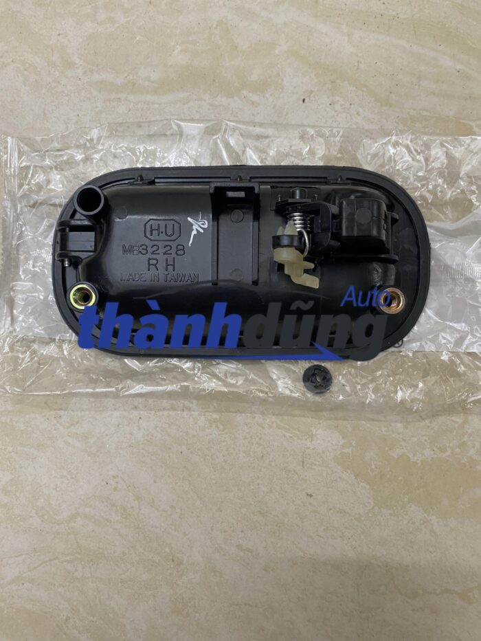 Tay cửa ngoài Mitsubishi Canter