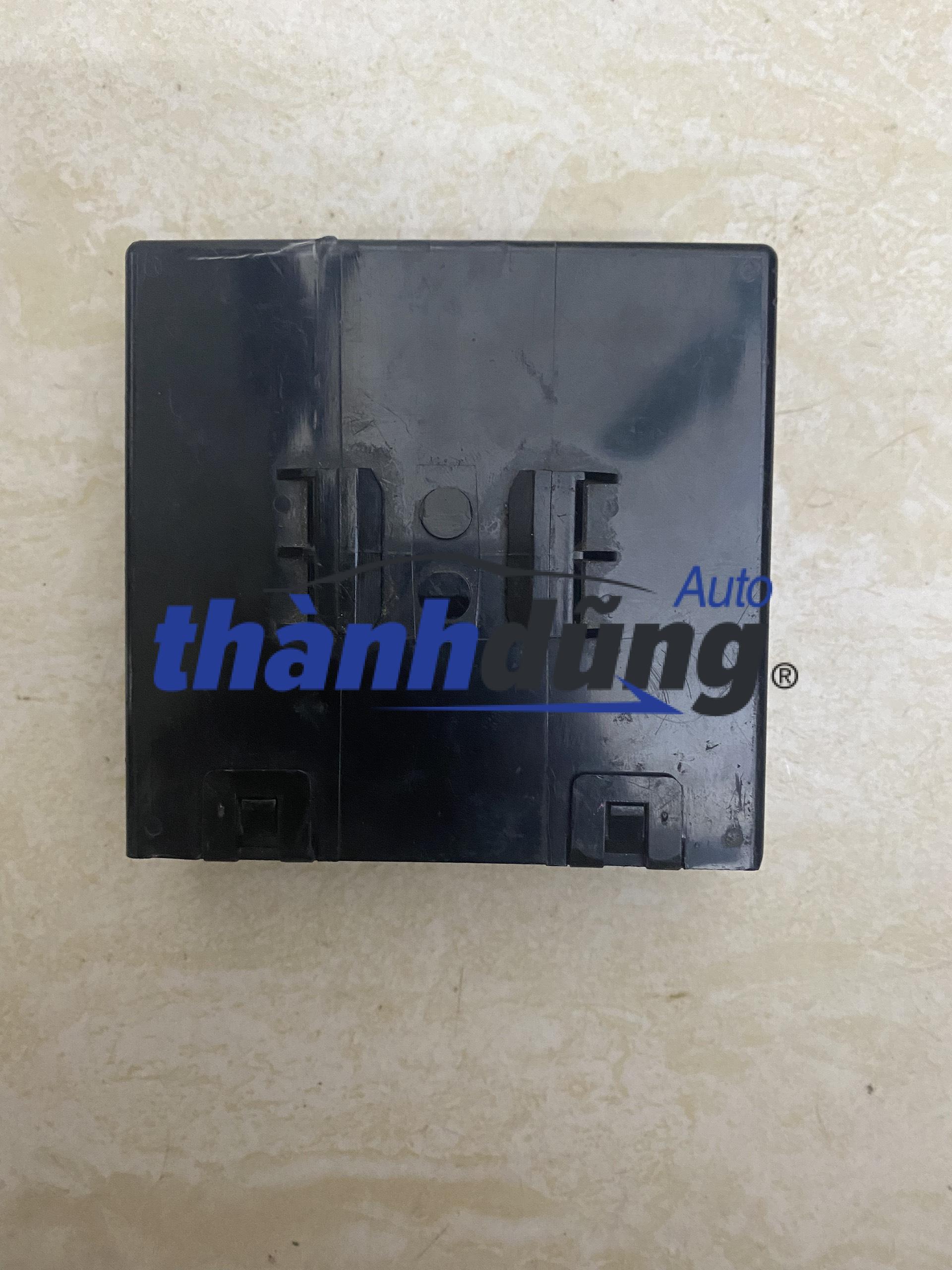 HỘP ĐIỀU KHIỂN ĐIỀU HÒA TOYOTA HIACE 2006-2011