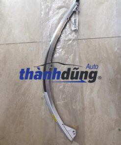 VIỀN MẠ TRÊN ĐÈN PHA KIA CARNIVAL 2022-2024