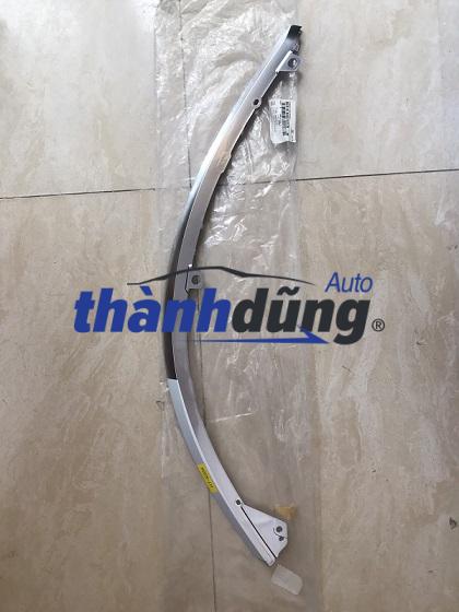 VIỀN MẠ TRÊN ĐÈN PHA KIA CARNIVAL 2022-2024