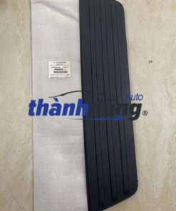 ỐP NHỰA GIỮA BA ĐỜ SỐC TRƯỚC MITSUBISHI TRITON