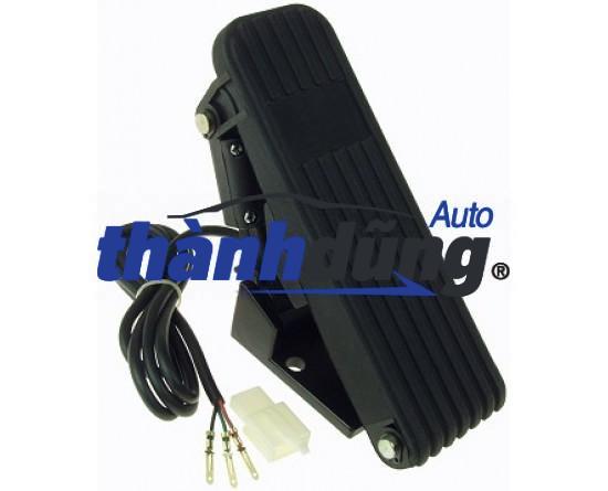 Phân biệt bàn đạp chân phanh và bàn đạp chân ga