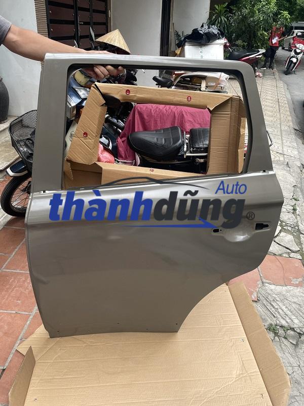 CÁNH CỬA SAU MITSUBISHI OUTLANDER