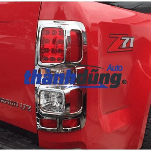 NÊN MUA ỐP TRANG TRÍ ĐÈN HẬU Ô TÔ Ở ĐÂU UY TÍN ?