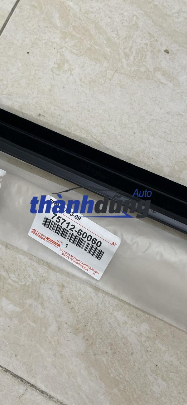 NẸP CHÂN KÍNH TOYOTA PRADO